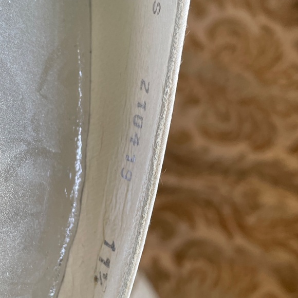 Stuart Weitzman Lace and Satin Peep-toe Pump - Picture 4 of 10